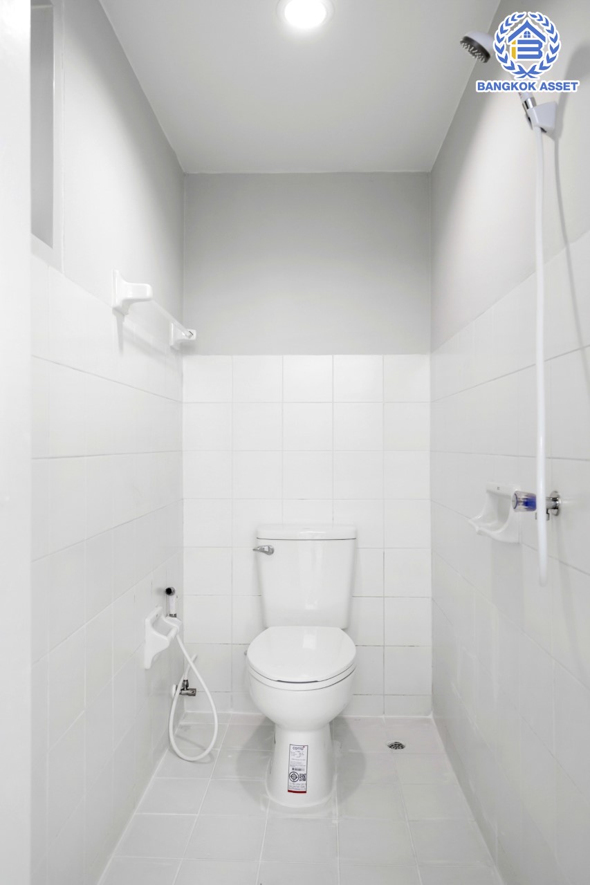 บ้านมือสองตกแต่งใหม่ ม.ศุภาลัย ออร์คิดปาร์ค2 ปิ่นเกล้า-ใกล้ถ.กาญจนาภิเษก หลังใหญ่ตกแต่งหรูหรา เนื้อที่ 85 ตร.ว. ฟังก์ชัน 4 ห้องนอน 4 ห้องน้ำ 1 ห้องแม่บ้าน จอดรถได้ 2 คัน บนทำเลเดินทางสะดวก เชื่อมต่อหลายเส้นทาง และเดอะมอลล์บางแค ทางด่วน "กาญจนาภิเษก" และรถไฟฟ้า "สถานีภาษีเจริญ"